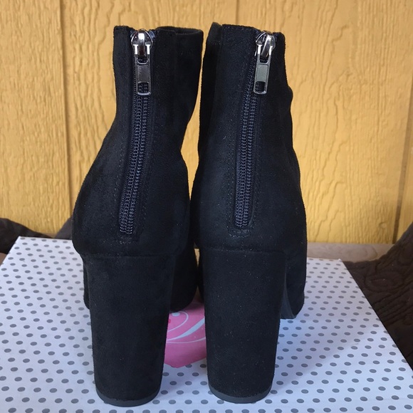 Boots - Picture 6 of 8